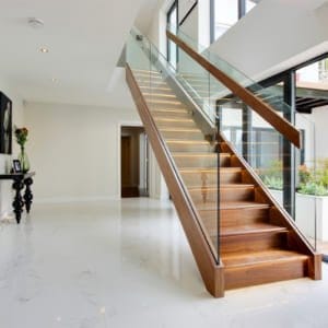 Cầu thang gỗ kết hợp kính