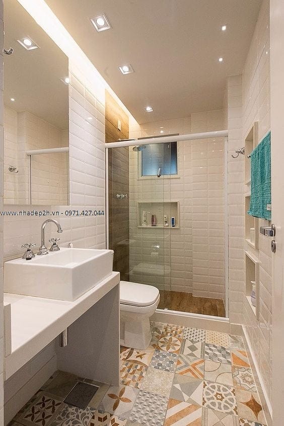 Lát-gạch-trang-trí-ở-giữa