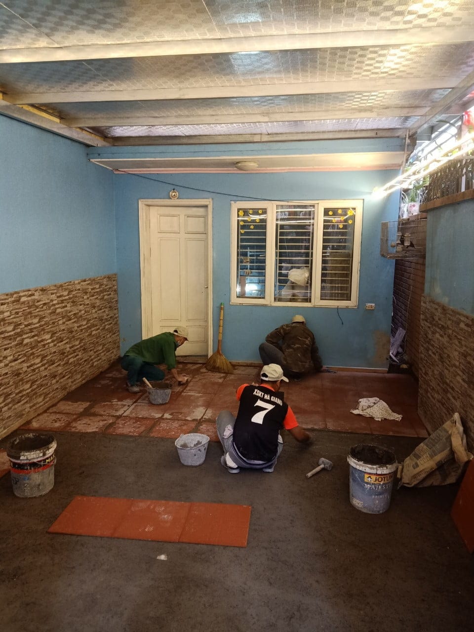 Dịch-vụ-sửa-chữa-cải-tạo-nhà-trọn-gói-lát-gạch