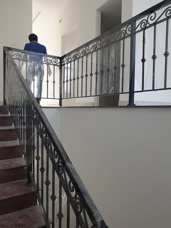 thợ thi công cầu thang sắt đẹp
