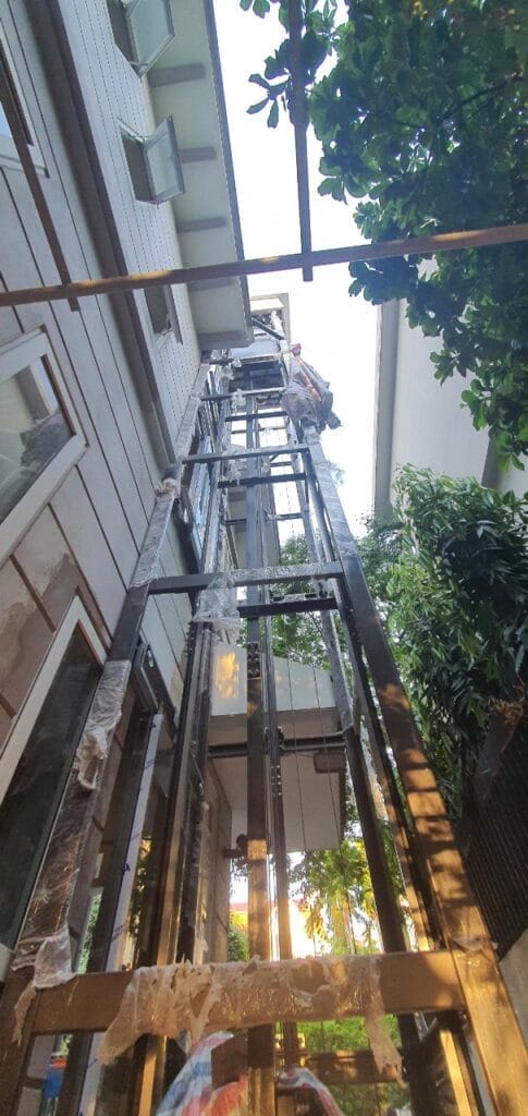 thi công lắp đặt cầu thang máy