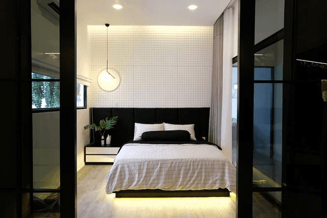 Phòng ngủ sử dụng nội thất đơn giản, thiết kế cửa sổ thu hút ánh sáng