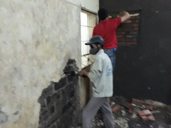 Dóc tường ẩm mốc chống thấm lại